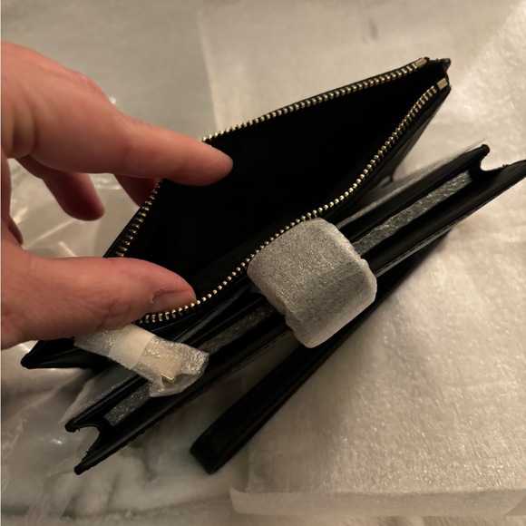 Kate Spade New York Saffiano Wallet - New in Signature Box - Picture 8 of 14